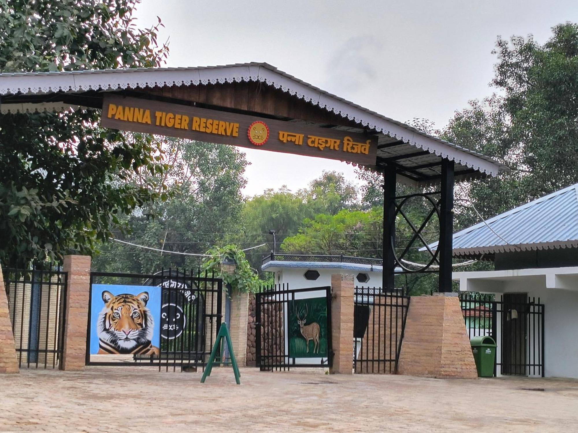 Khajuraho Dreams Homestay Bagian luar foto