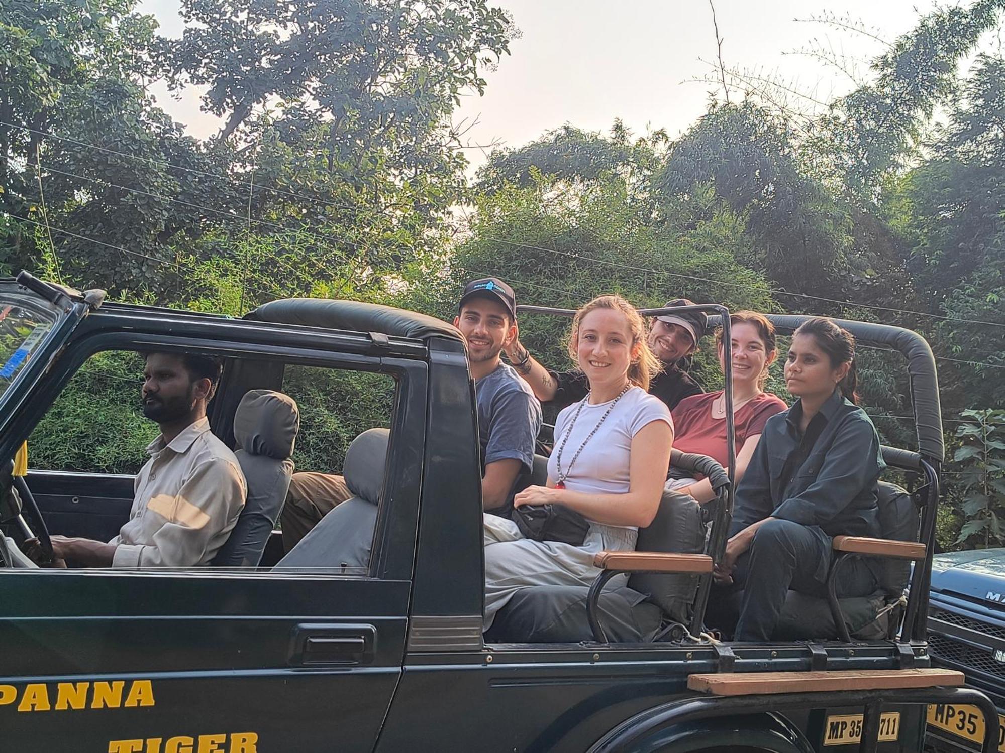 Khajuraho Dreams Homestay Bagian luar foto