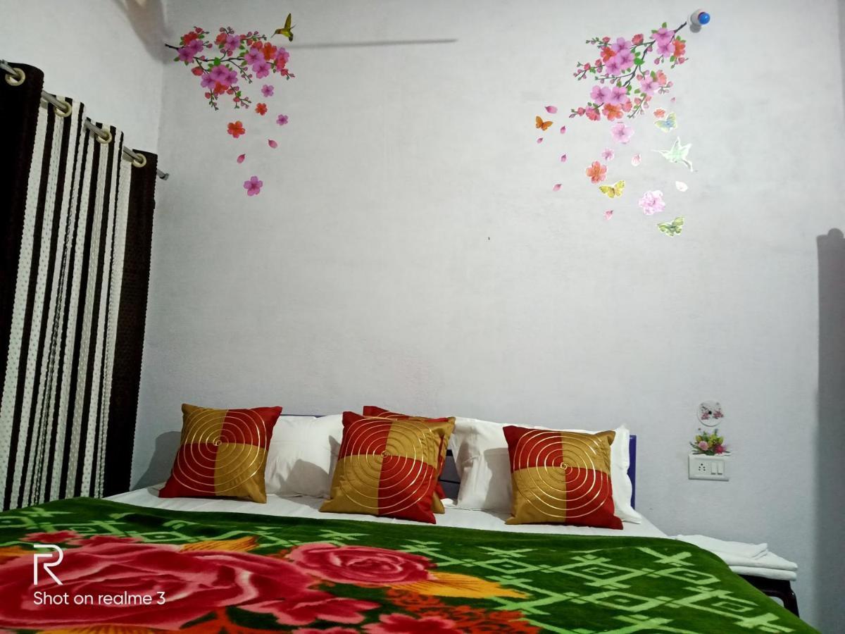 Khajuraho Dreams Homestay Bagian luar foto